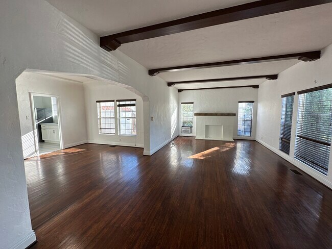 Building Photo - 1602 S Stanley Ave
