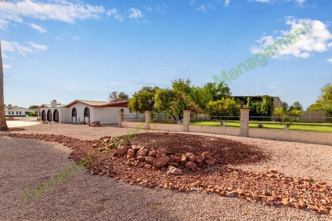 Foto del edificio - Beautiful Gilbert Home with Shared Pool — ...