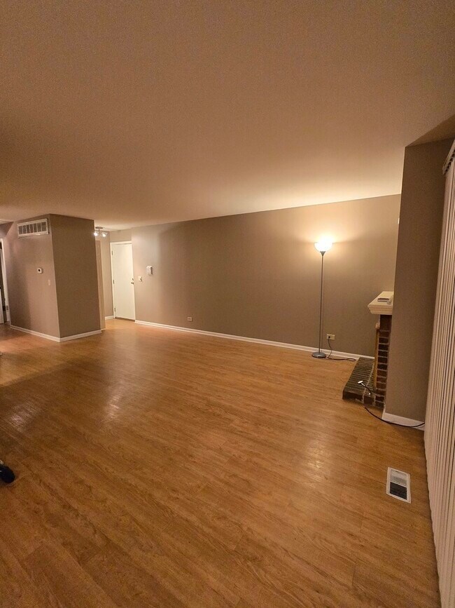 Foto del edificio - 314 Silverwood Ct