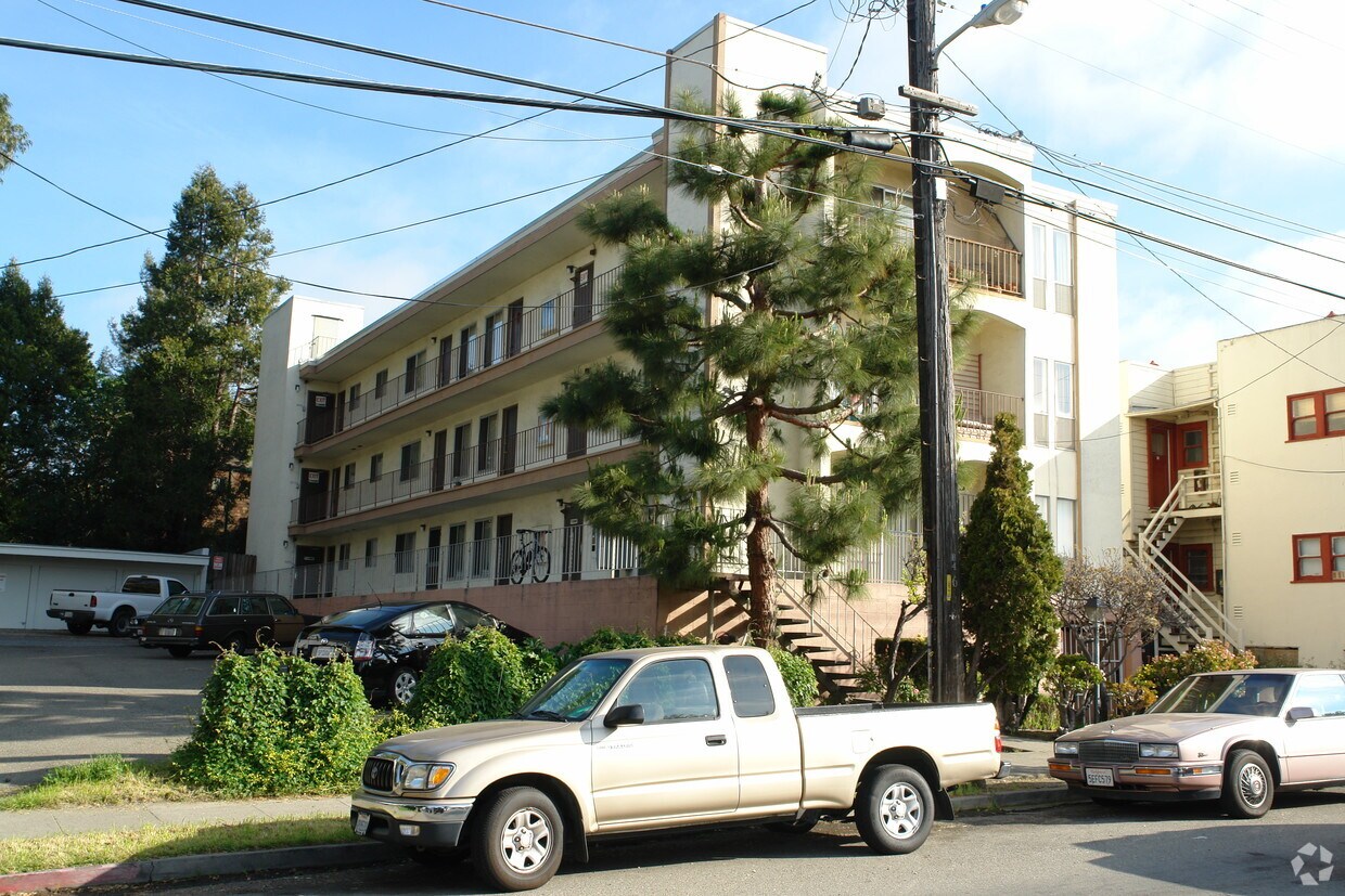 Primary Photo - 2017 Berkeley Way