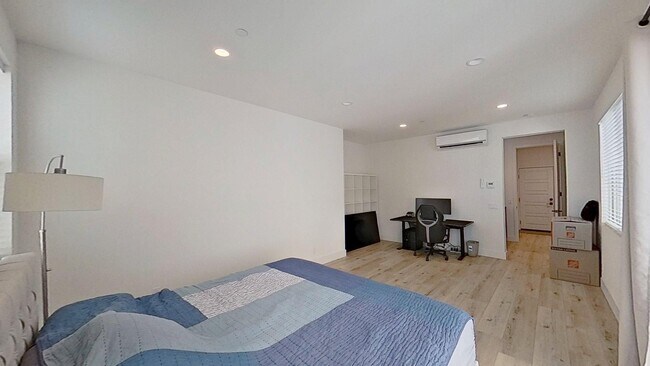 Foto del edificio - 574 S Motif St