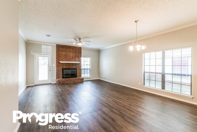 Foto del edificio - 411 Running Brook Ln
