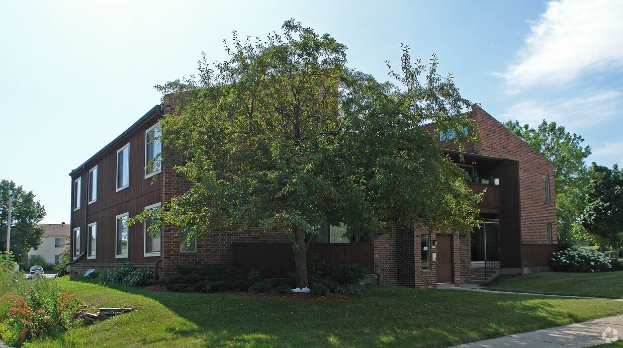 Building Photo - 4410 N 103rd St