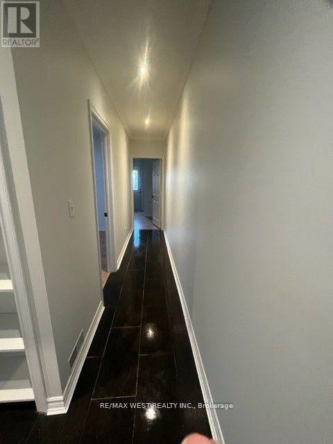Photo du bâtiment - 1319 St Clair Ave W