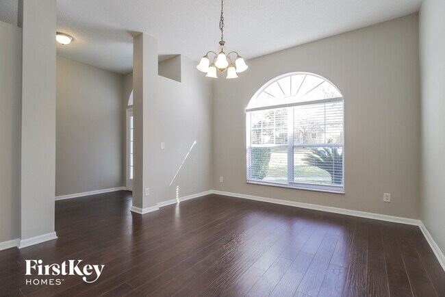 Building Photo - 657 Winding Lake Dr