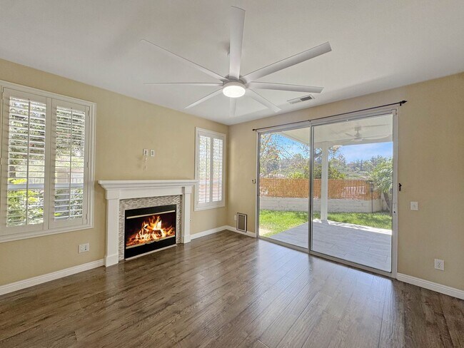 Foto del edificio - Your Next Home Awaits! Modern 4BR, 3BA Bea...