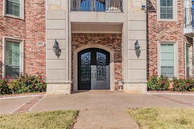 Building Photo - 1004 Drake Dr