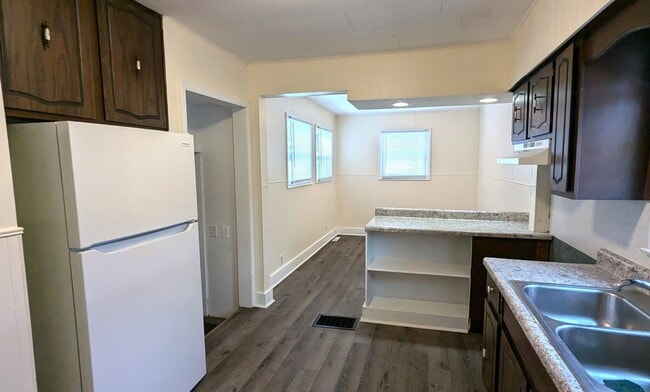 Building Photo - 1950 Dyson St