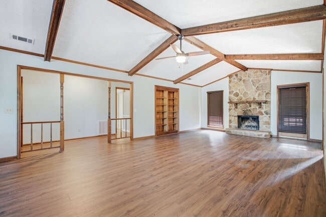 Building Photo - FOR RENT in NORTH COLUMBUS! Available NOW!