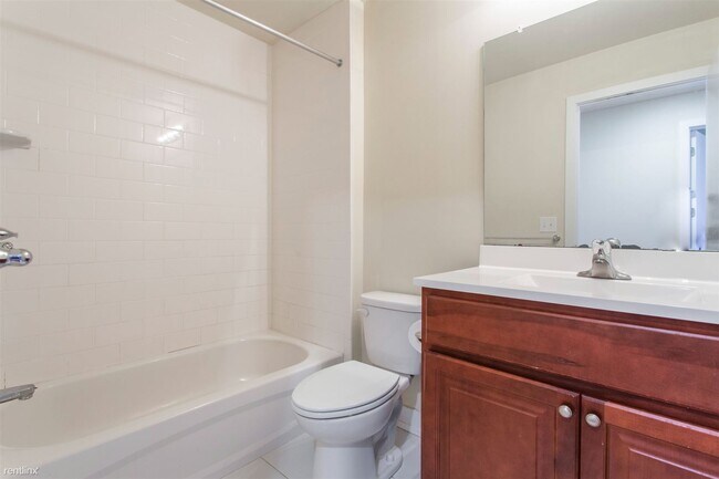 Foto del edificio - 2 br, 1 bath Triplex - 1405 N SYDENHAM ST ...