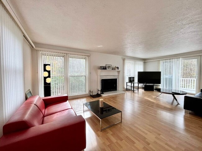 Building Photo - 22 River Bend Cir