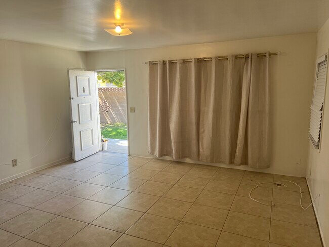 Foto del edificio - 44822 Spearman Ave