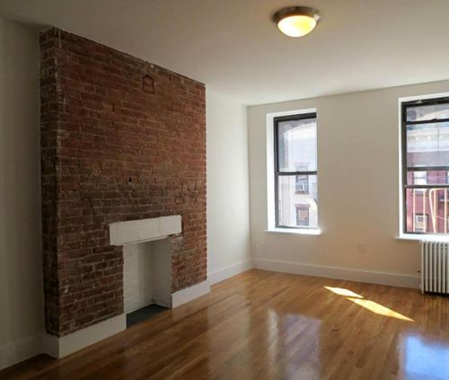 Building Photo - 239 E 24th St