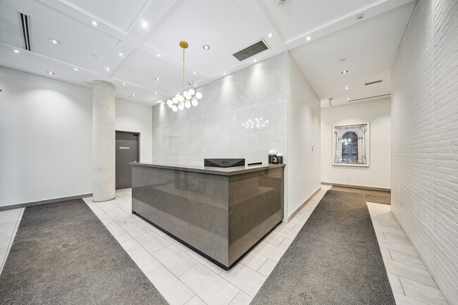 Photo du bâtiment - 246 Logan Ave