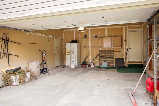 Building Photo - 1285 Edgebrook Dr
