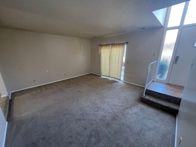 Building Photo - Two bedroom Home, Roy; 1,300 sq ft; Privat...