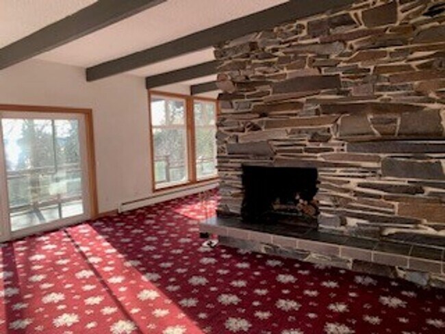 Building Photo - 4 BR 2.5 BA Mid-Century Modern with View of L.k WA. Lake Forrest Park $4500/MO