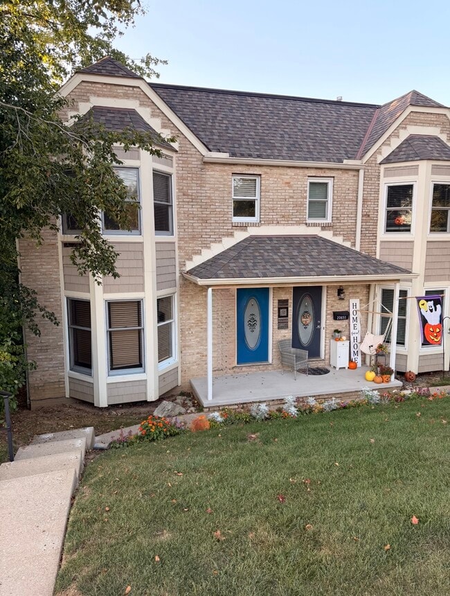 Building Photo - 20652 Detroit Rd