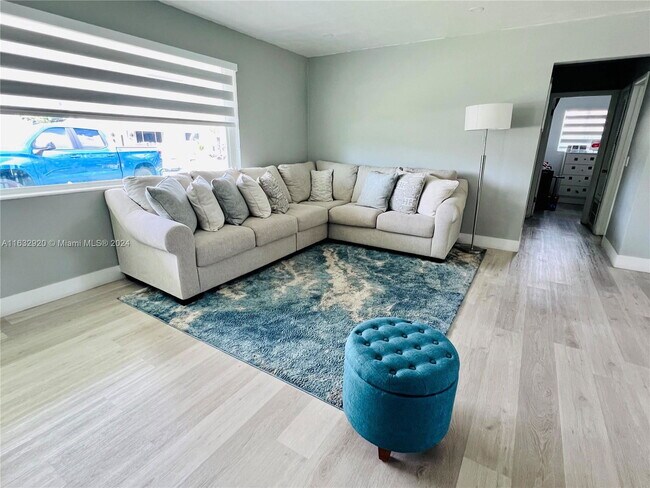 Foto del edificio - 8240 NW 11th St