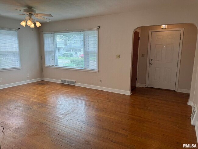 Foto del edificio - 2711 E Locust St
