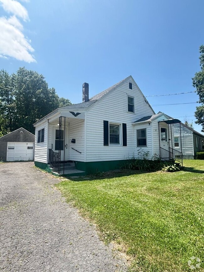 Building Photo - 511 Millbrook Rd