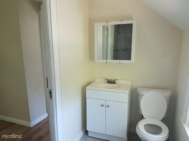 Foto del edificio - 2 br, 1 bath House - 1 Bush Rd