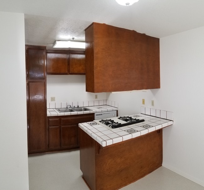 Kitchen - 4047 W 141st St