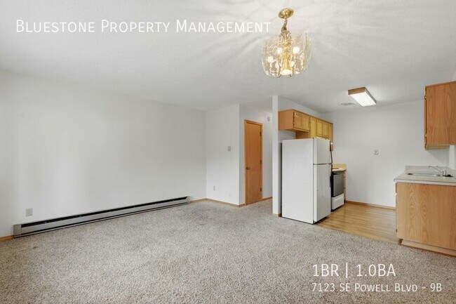 Foto del edificio - 7123 SE Powell Blvd