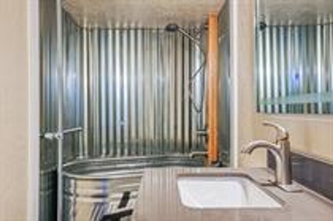 Foto del edificio - 255 1st Ave E N