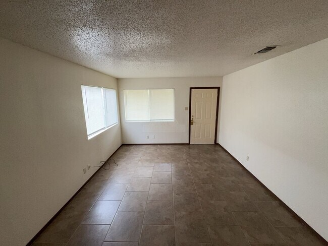 Foto del edificio - 2409 Shoemaker Dr
