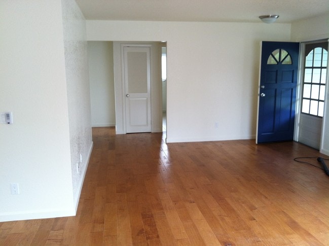 Building Photo - 120 Sunset Dr