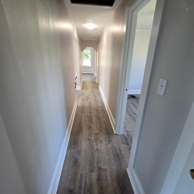 Building Photo - 785 Warwick Tpke