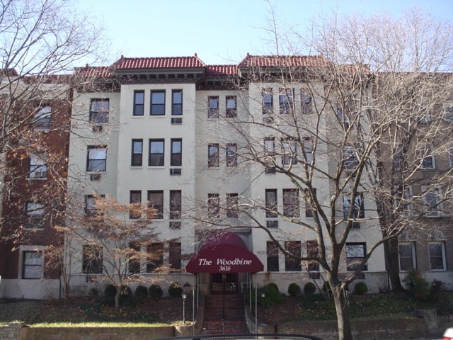 Primary Photo - 2 BED 1 BATH Condo on the 1st Floor of The...