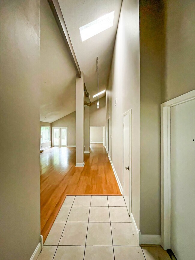 Foto del edificio - 19734 Lake Hollow Ln