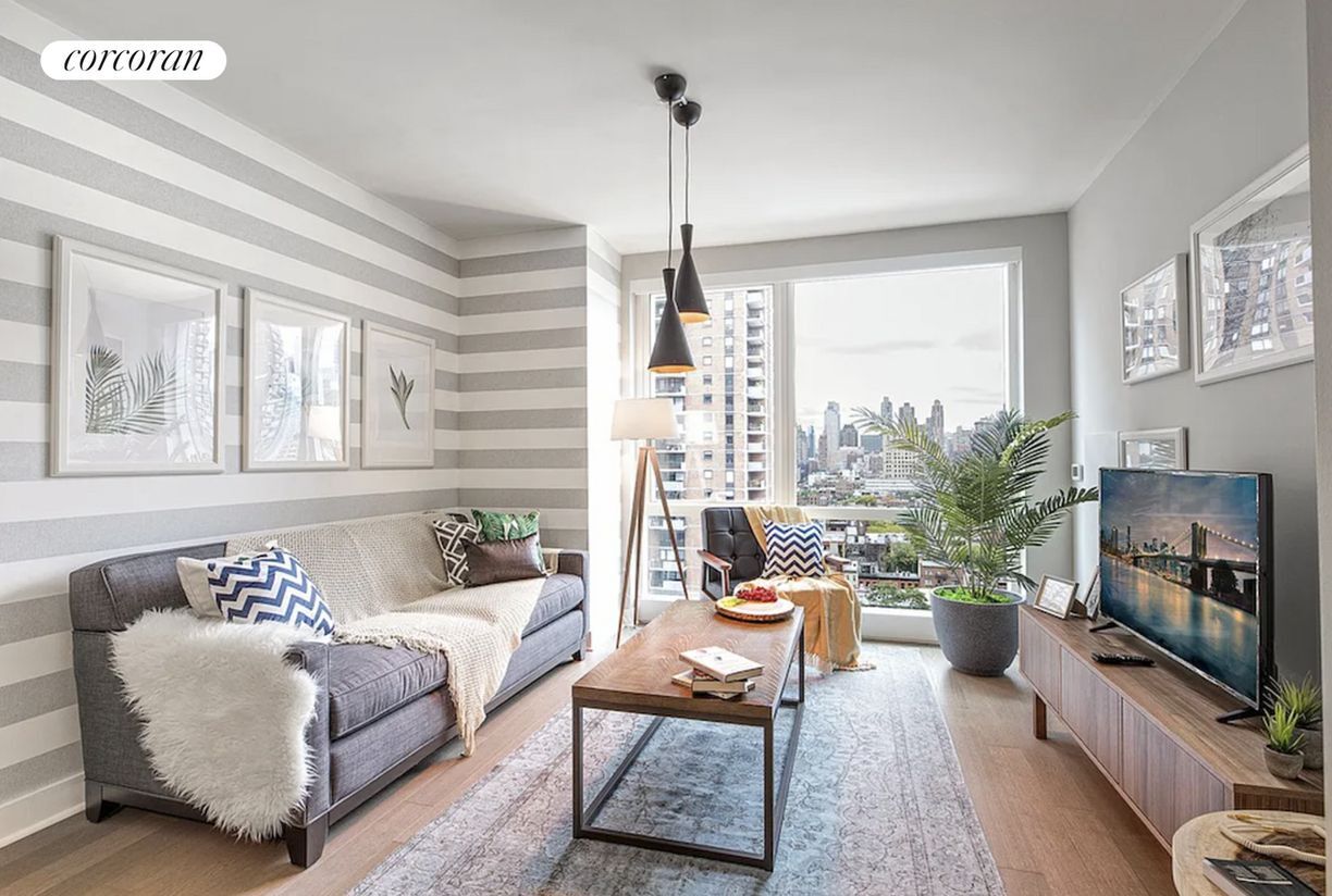 Foto principal - 450 W 42nd St