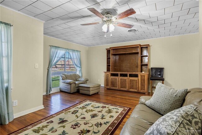 Foto del edificio - 518 E Kelly Ave