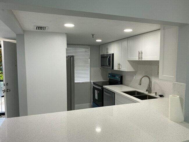 Foto del edificio - 2788 Tennis Club Dr