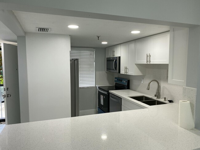 Building Photo - 2788 Tennis Club Dr