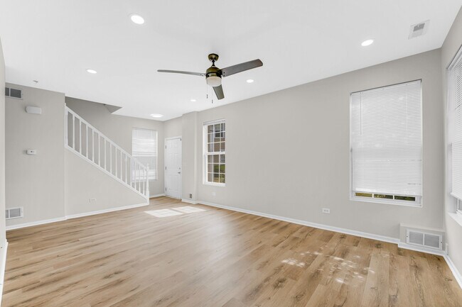 Building Photo - 4914 Montauk Dr