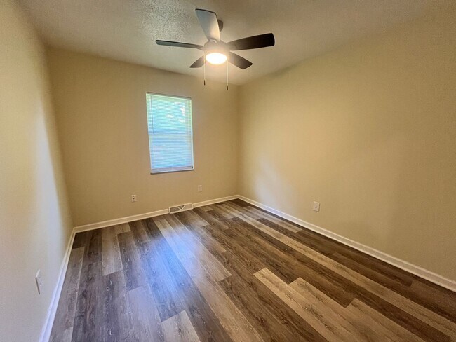 Building Photo - 307 Sunset Ln