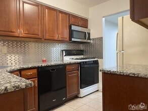 Building Photo - 115 Redbud Rd