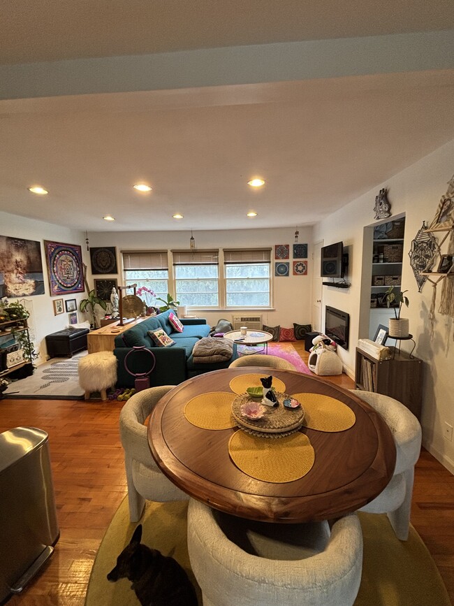 Foto del edificio - 3317 Caroline Ave