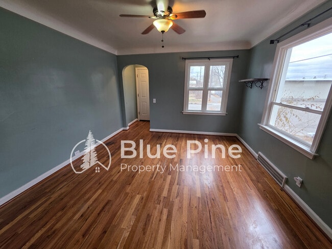 Building Photo - 485 N Higbee Ave