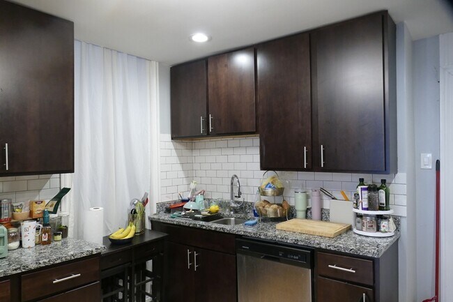Building Photo - 834 N Mozart St
