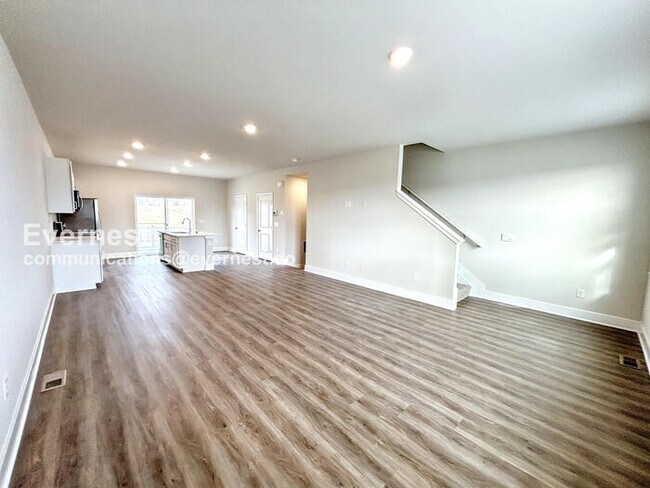 Foto del edificio - SPECIAL PROMOTION / Brand New 4 Bed/3.5 Bath Townhome with Garage / Pet-Friendly / Available Now!