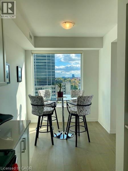 Photo du bâtiment - 155 Caroline St S