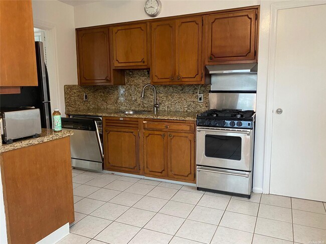 Foto del edificio - 77-17 270th St