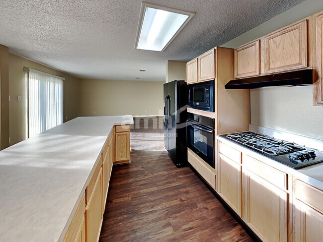 Foto del edificio - 316 Sunset Oak Dr