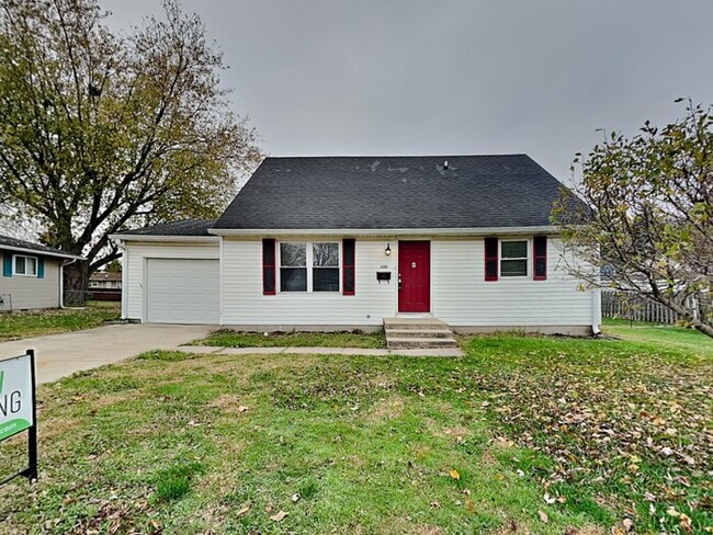 Building Photo - Quaint Cape Cod style home!