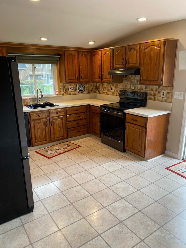 Kitchen - 24 Brookwood Dr